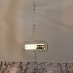 Steve Madden Bags - Steve Madden Crossbody Fringe Purse Steve Madden Bags - Steve Madden Crossbody Fringe Purse